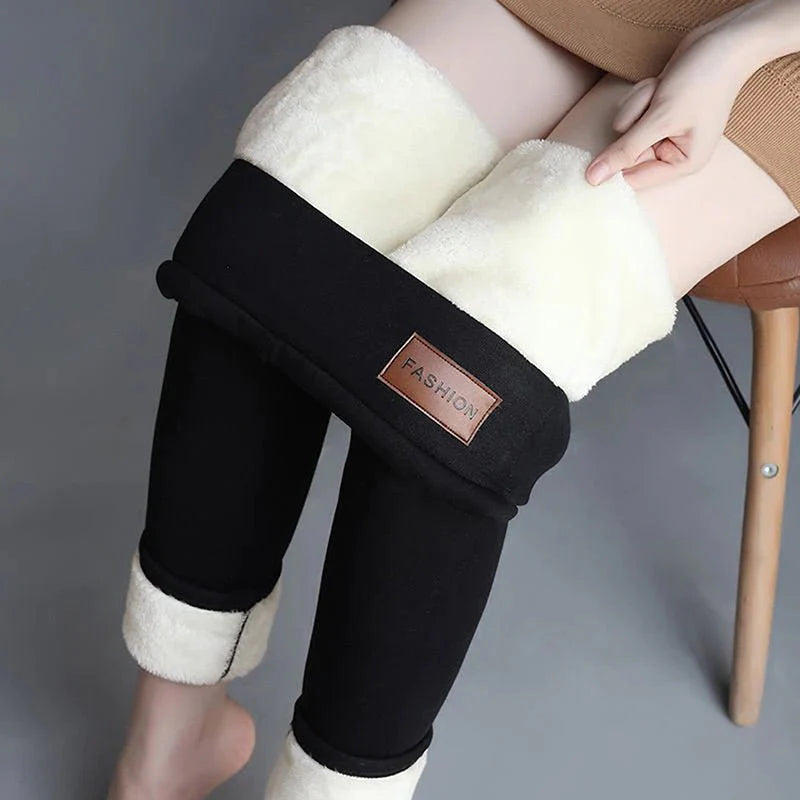 Calça de Veludo Cintura Alta com Pelúcia Interna