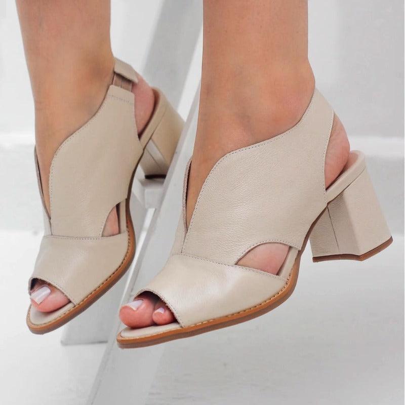 Sandália Laíza Peep Toe em Couro Salto Bloco Médio - Lojas Promorin